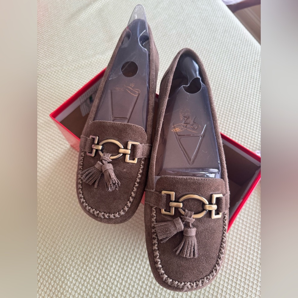 AEROSOLES memory foam comfort Mid TanTassel Suede Loafers Womens 9 1/2 M EUC
